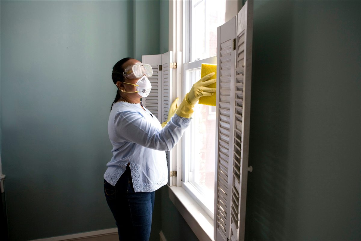 Cleaning a window safely